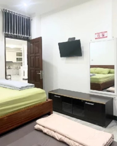 Second king-size bed with mirror