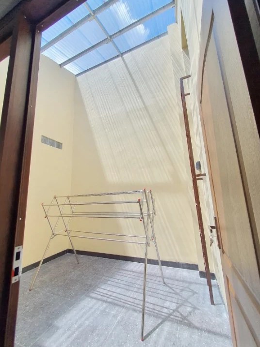 Drying room with a transparent roof and clothes rack