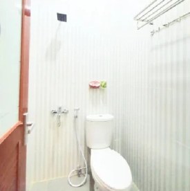 Standard room bathroom