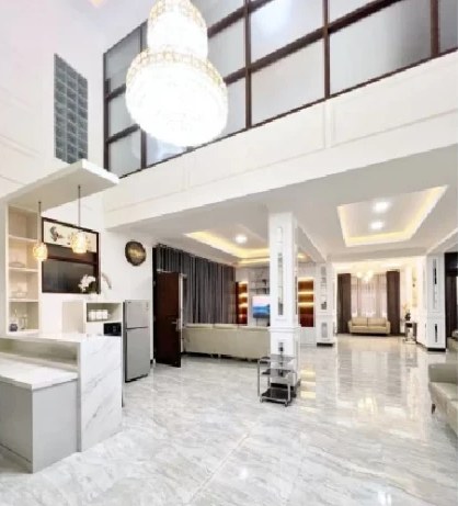 Living room with a crystal chandelier and a double-height ceiling
