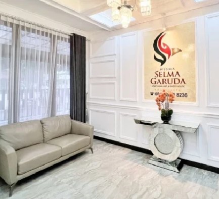 Front lounge with the Selma Garuda sign